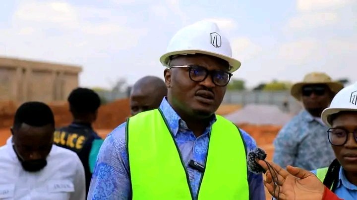 Tanganyika : malgré les attaques politiques, Christian Kitungwa accélère les chantiers et transforme Kalemie